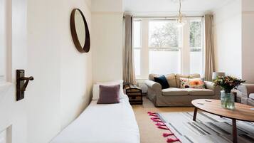 3 bedrooms, in-room safe, desk, iron/ironing board