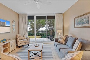 TV, video games - Luxury Beachfront Condo in Gulf Shores (Gulf Shores)