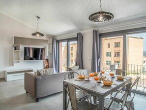 Dining - Beautiful apartment for 4 guests with WIFI, A/C, TV and balcony (Palau)