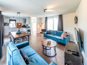 TV - Stunning private villa for 6 people with pool, WIFI, TV, terrace and pets allowed (Nieuw-helvoet)