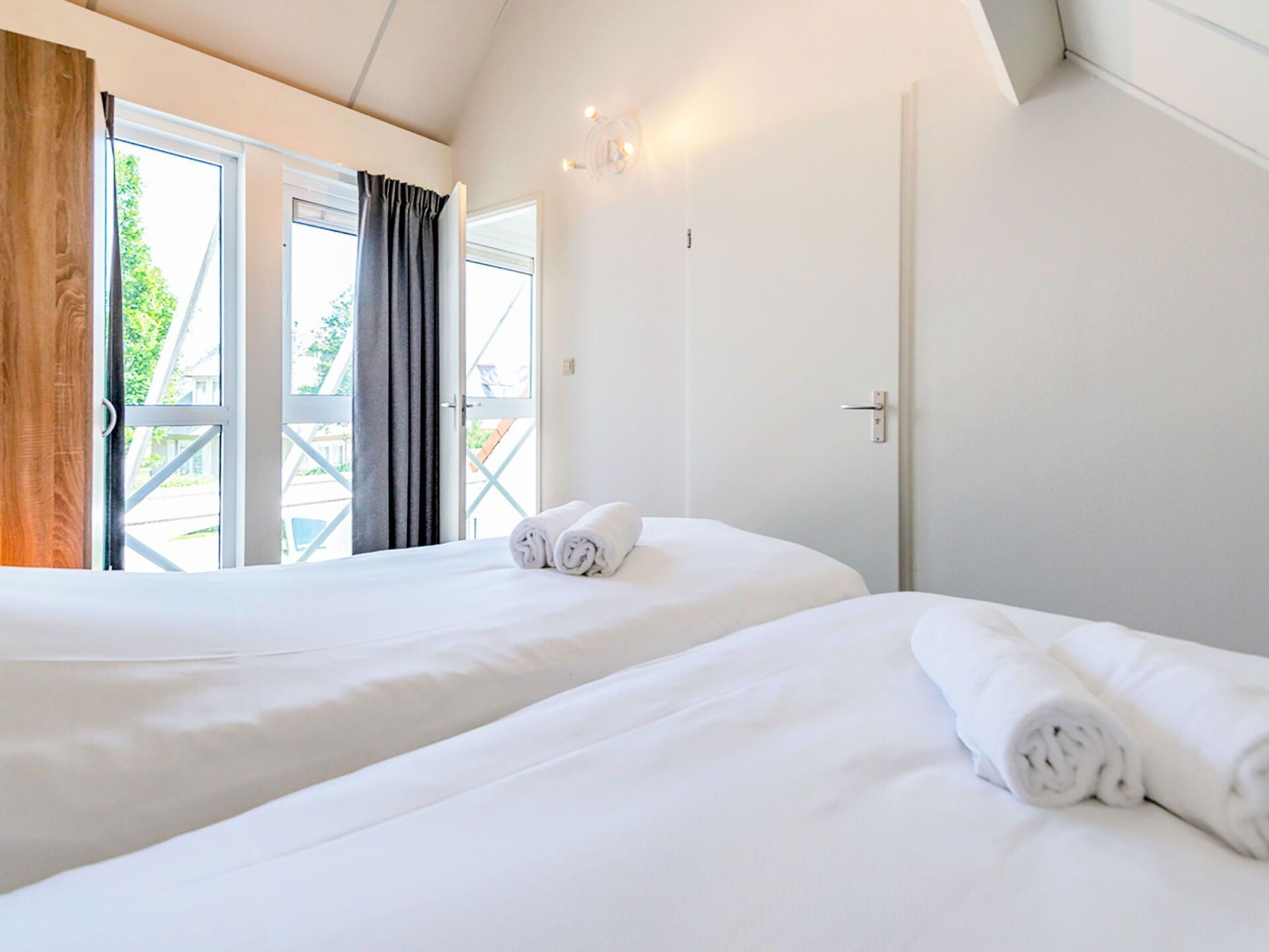Belle Maison De Vacances Privée Pour 6 Personnes Avec Piscine, Wifi, Tv, Terrasse Et Animaux Admis - Hellevoetsluis