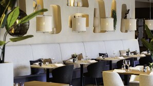 Dining - Beautiful private villa for 4 guests with WIFI, pool, TV, terrace and pets allowed (Nieuw-helvoet)