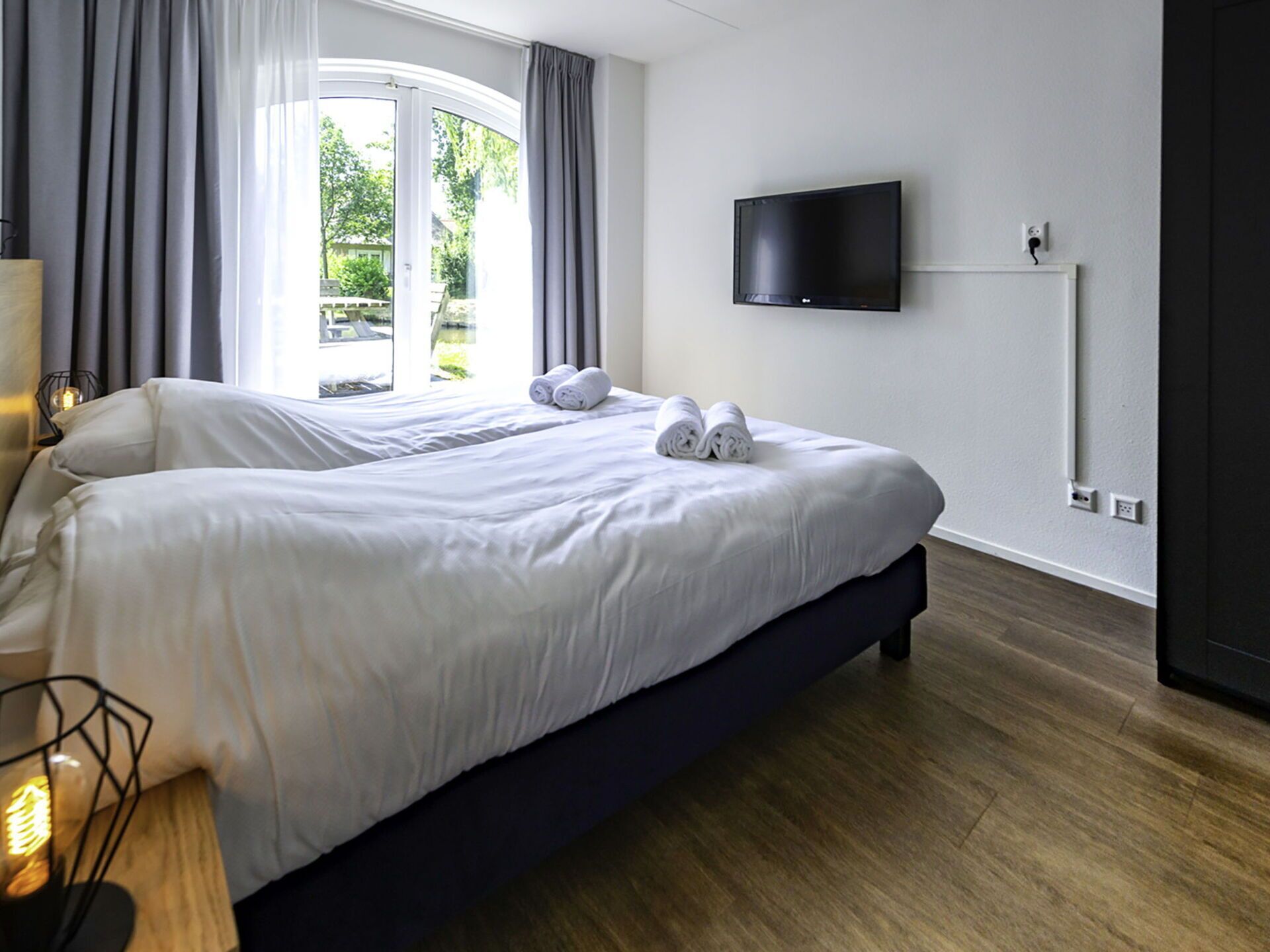 Estupenda Casa De Vacaciones Privada Con Wifi, Piscina, Tv, Terraza Y Mascotas Permitida - Hellevoetsluis
