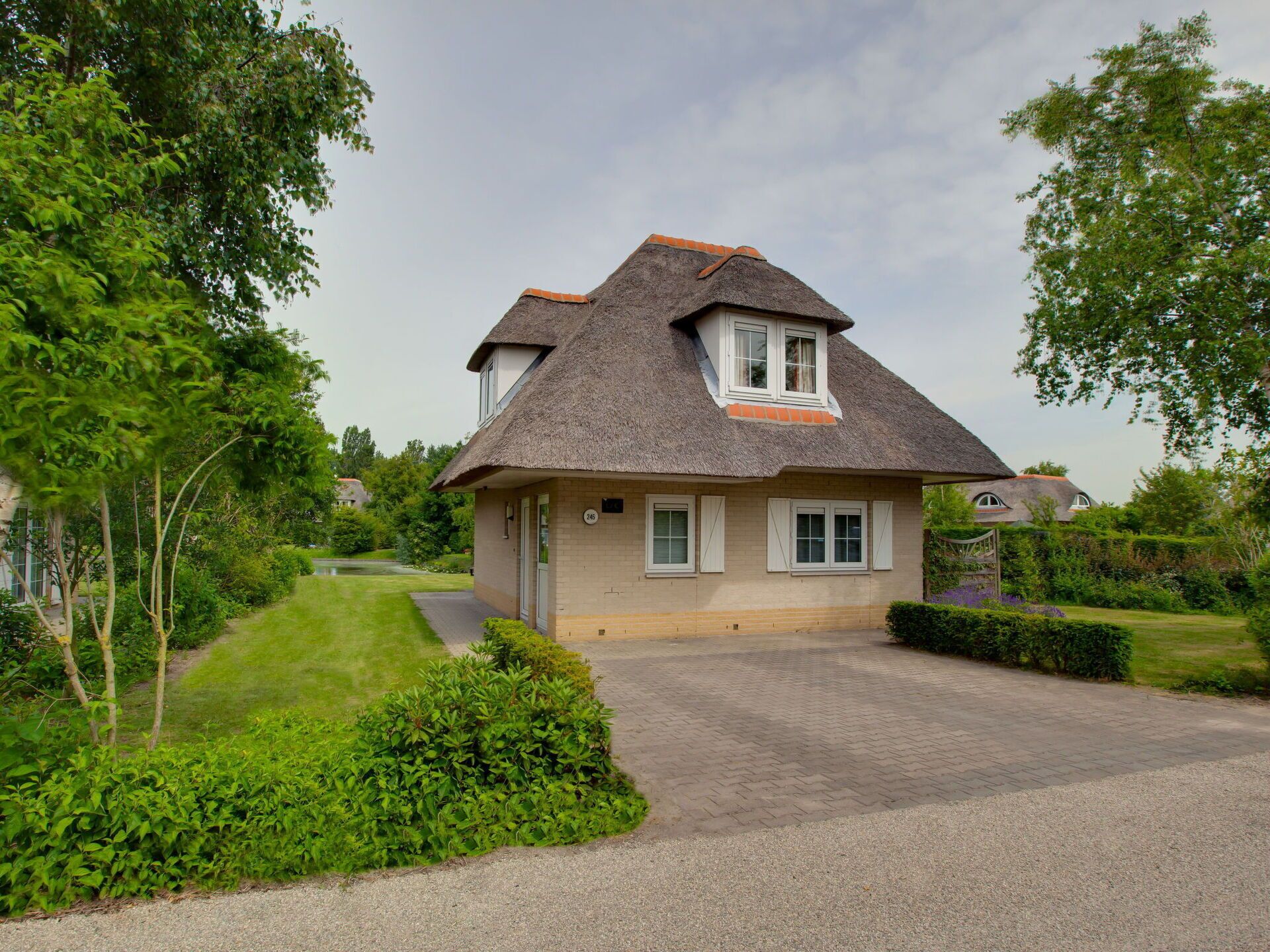 Propriété, Domicile, Maison, Zone Résidentielle, Immobilier, Chalet, Bâtiment, Biens, Lot Terre, Toit