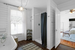 3 bedrooms, iron/ironing board, travel cot, free WiFi