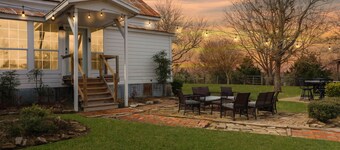 Country Farmhouse close to Texas A&M, wedding venues, & wineries!