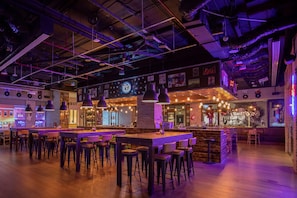 Bar (on property) - Doubletree By Hilton Doha - Al Sadd (Doha)