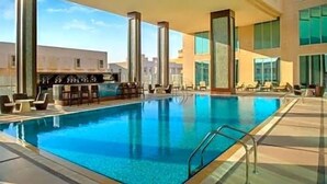 Pool - Doubletree by Hilton Doha - Al Sadd (Doha)