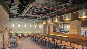 Bar (on property) - Doubletree by Hilton Doha - Al Sadd (Doha)