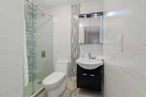 Towels, soap, shampoo, toilet paper - Oceanfront Luxury Escape  (Carolina)