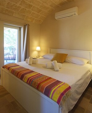 5 slaapkamers, een strijkplank/strijkijzer, reisbedje, gratis wifi