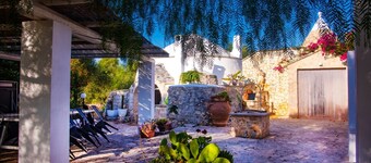 Beautiful trullo with separate  smaller trullo, both with aircon and wifi.