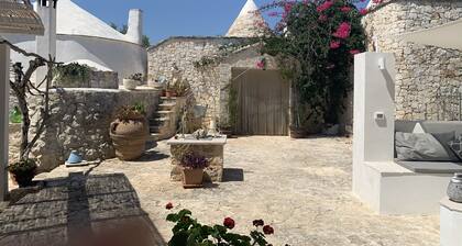 Beautiful trullo with separate smaller trullo, both with aircon and wifi.
