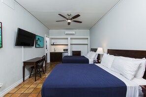 Bureau, espace de travail pour ordinateur portable, Wi-Fi gratuit