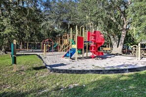 Children’s area - Come Enjoy the Ocean - Ocean Front Resort 2 BR 2 BA Newly Renovated Villa  (Hilton Head Island)