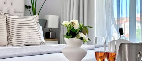 2 bedrooms, in-room safe, iron/ironing board, free WiFi