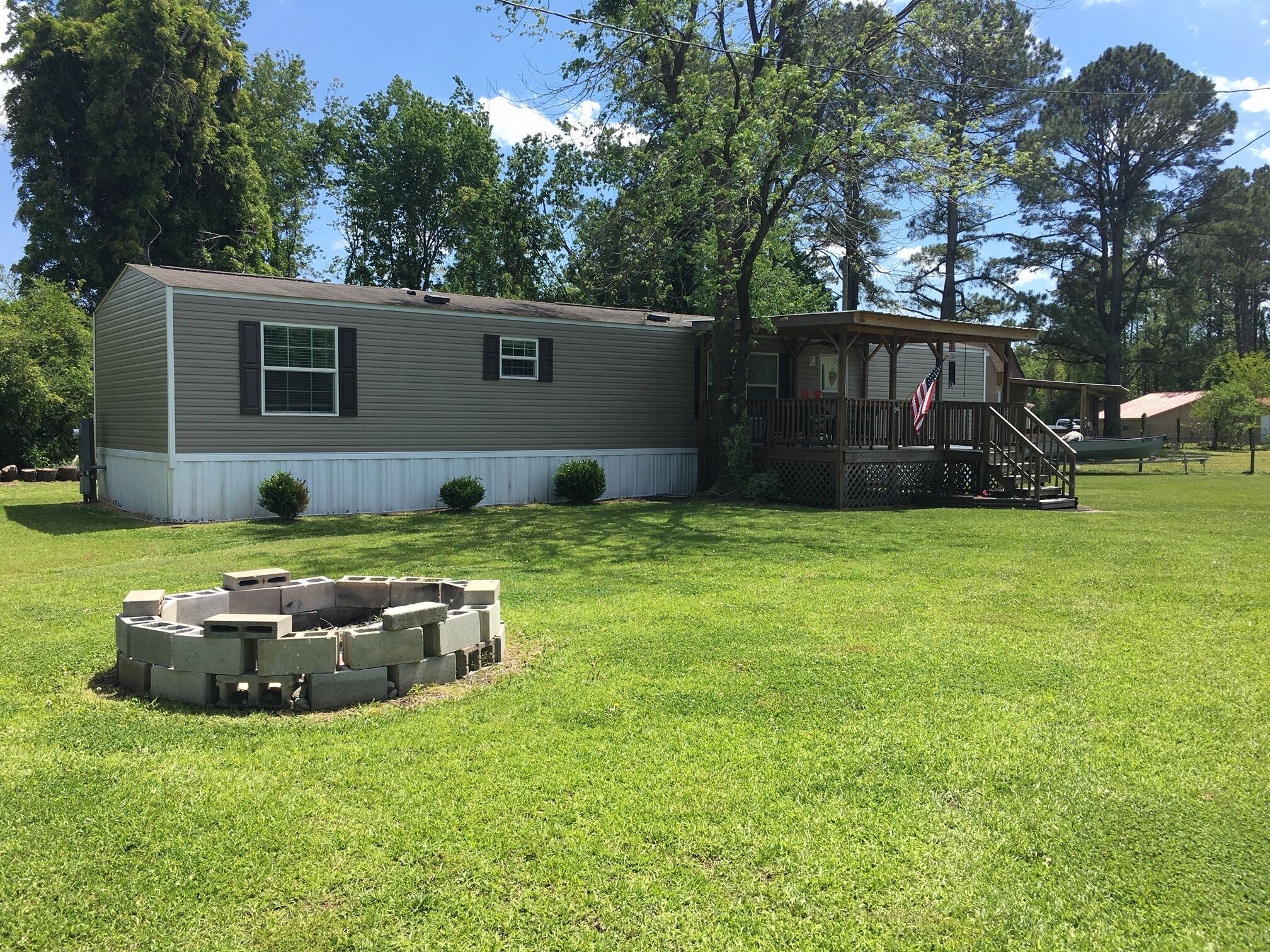 2 Bedroom 2 Bath Mobile Home in quiet country setting 25 minutes from beach!