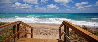 Explorers Retreat in Jupiter Inlet Village