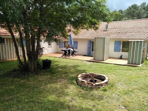 Terrace/patio - single room near pin sec beach (Naujac-sur-Mer)