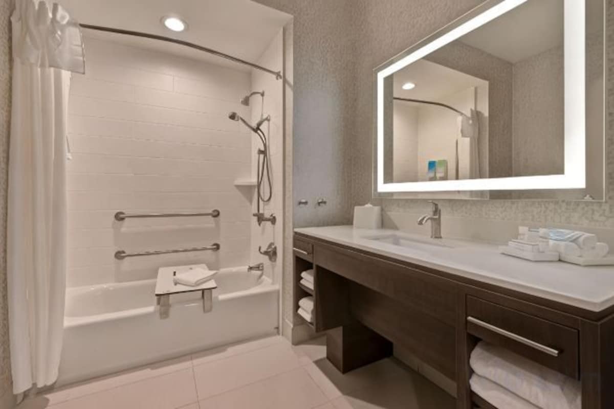 King Studio Suite-Hearing Accessible-Non-Smoking