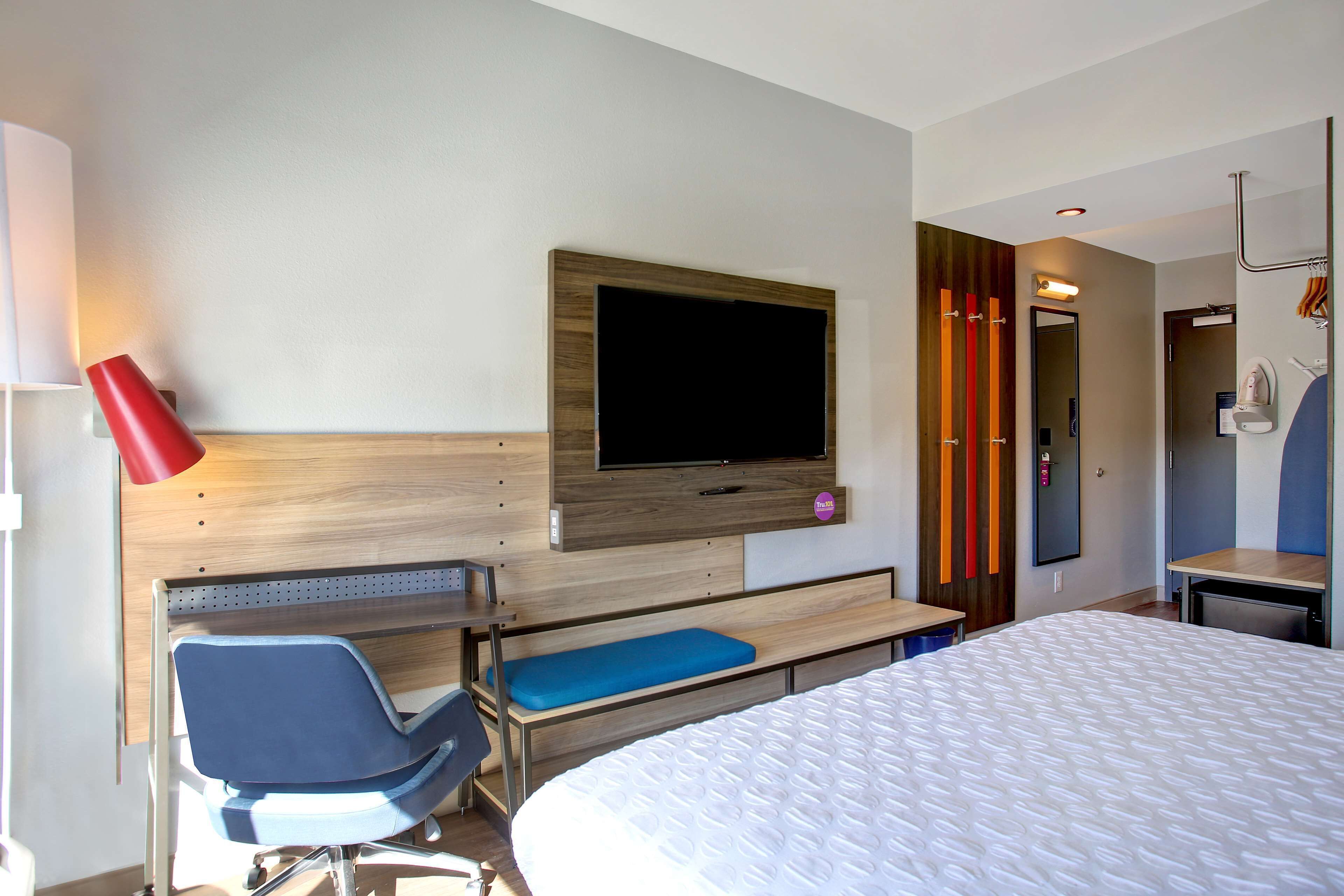 room, 1 king bed | 1 bedroom, iron/ironing board, free wifi, bed sheets