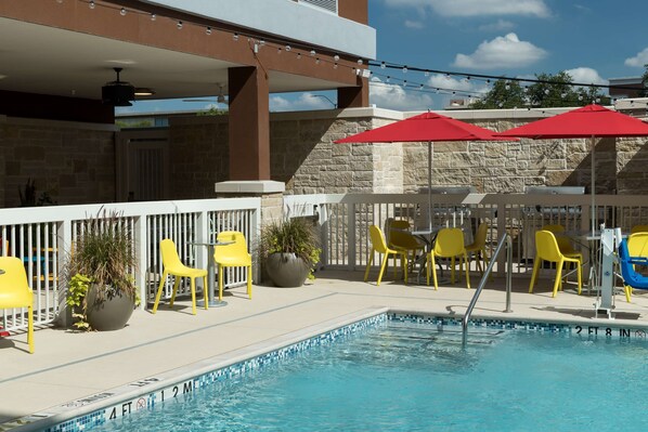 Outdoor pool, open 8:00 AM to 10:00 PM, pool umbrellas, sun loungers