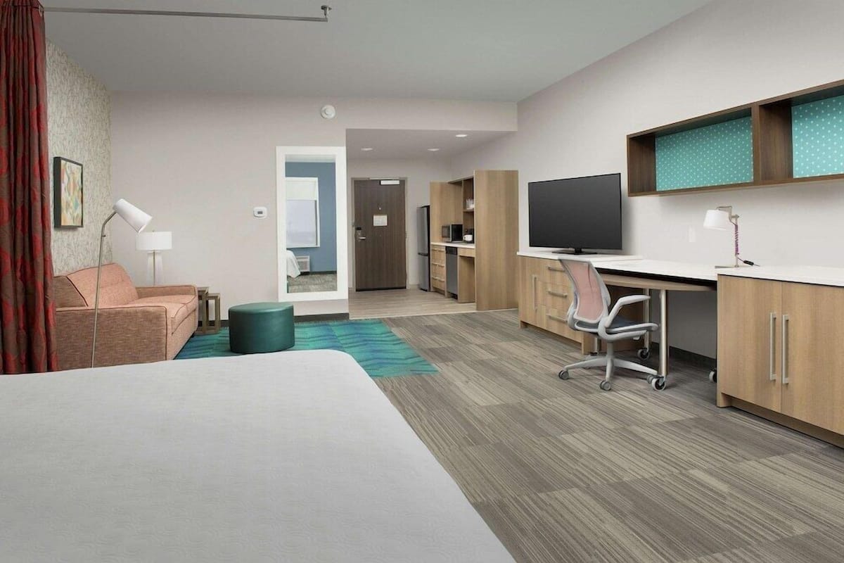 In-room safe, desk, laptop workspace, blackout drapes