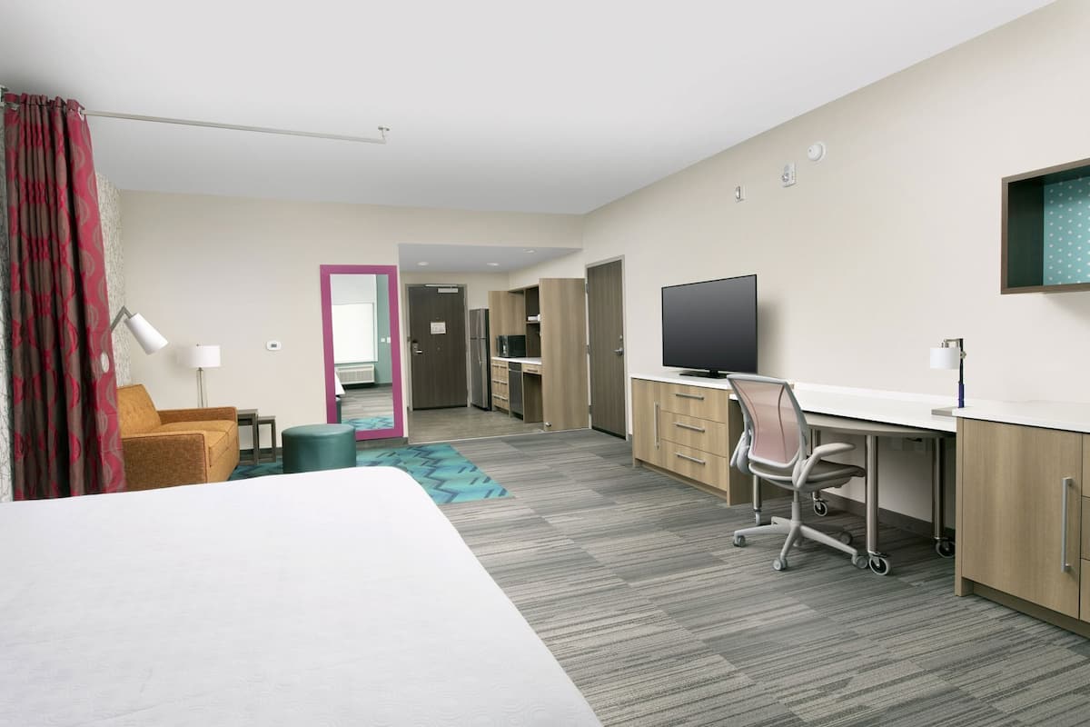 In-room safe, desk, laptop workspace, blackout drapes