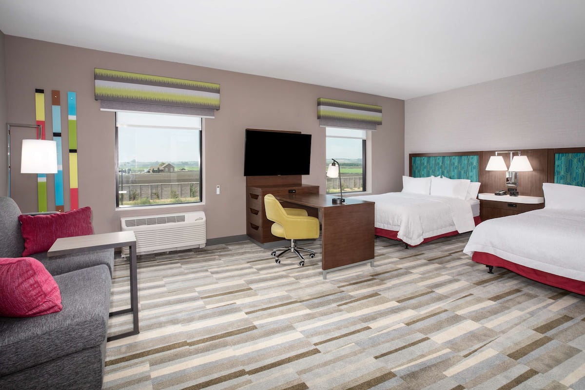 studio, 2 queen beds, accessible, bathtub | desk, laptop workspace, blackout curtains, soundproofing