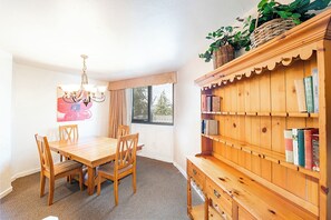 Interior - Silver King 302 | 150 Yards to Lifts | Fireplace | Kitchen | Mountain View | Pool & Hot Tub (Park City)