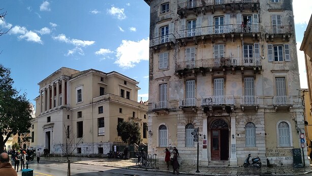 A multi-story building with classical architecture, featuring balconies and a central entrance. - Anesis Studio Old Corfu Town (Corfu)