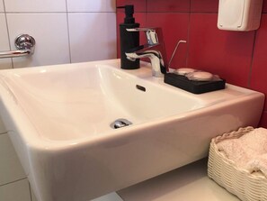 Studio, Balcony, Garden View | Bathroom - No5 Sea View Attic Studio (Pakostane)