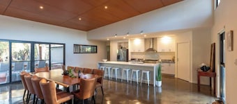 Old Mill Grove—Bush Escape Near Beaches & Wineries