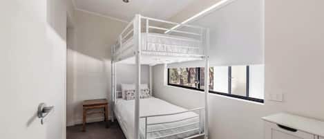 5 chambres, fer et planche à repasser, Wi-Fi, draps fournis