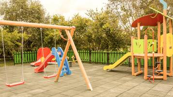 Área de juegos infantiles al aire libre