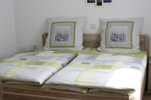 1 bedroom, free WiFi, bed sheets - Ferienwohnung Drachenschwanz am Thüringer Meer (Drognitz)