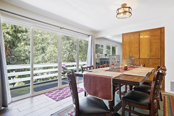 Dining - Sequoia House ~ 1 Mile from Park Entrance! (Three Rivers)