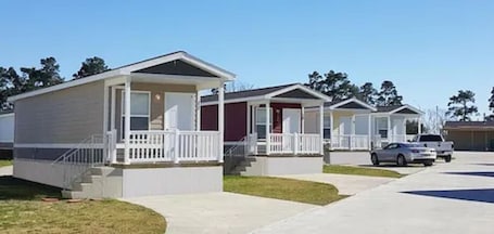 Exterior. Custom Touch Village - Midland