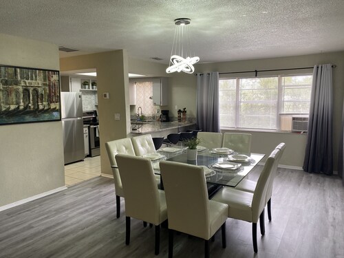 Orlando Modern Spacious Home Near Universal