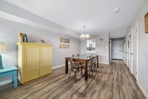 Dining - Three balconies, ocean views, private beach access & fishing pier on lagoon too! (Gulf Shores)