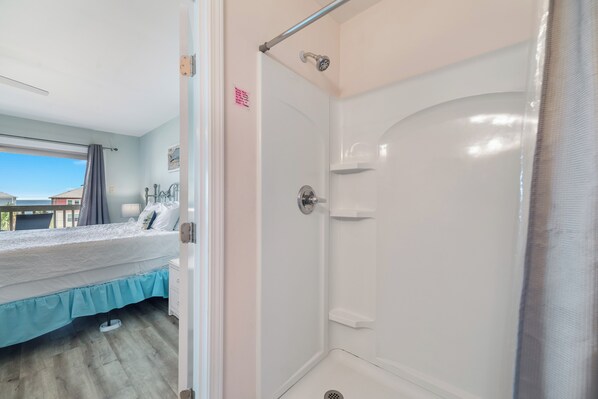 2 bedrooms, iron/ironing board, free WiFi, bed sheets - Three balconies, ocean views, private beach access & fishing pier on lagoon too! (Gulf Shores)