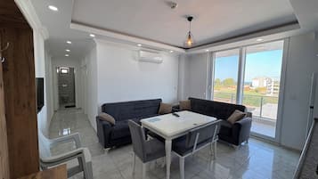 2 Yatakli Oda | Sängtillbehör av högsta kvalitet, skrivbord och arbetsyta för laptop