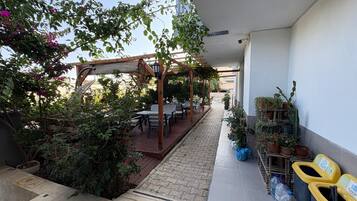 72-Zoll-Fernseher mit Satellitenempfang