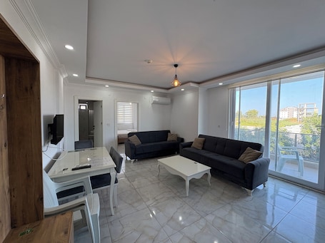 Apartment, 1 Bedroom | 1 bedroom, premium bedding, desk, laptop workspace