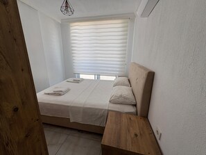 Premium bedding, desk, laptop workspace, soundproofing - Yildiz Apart (Demre)