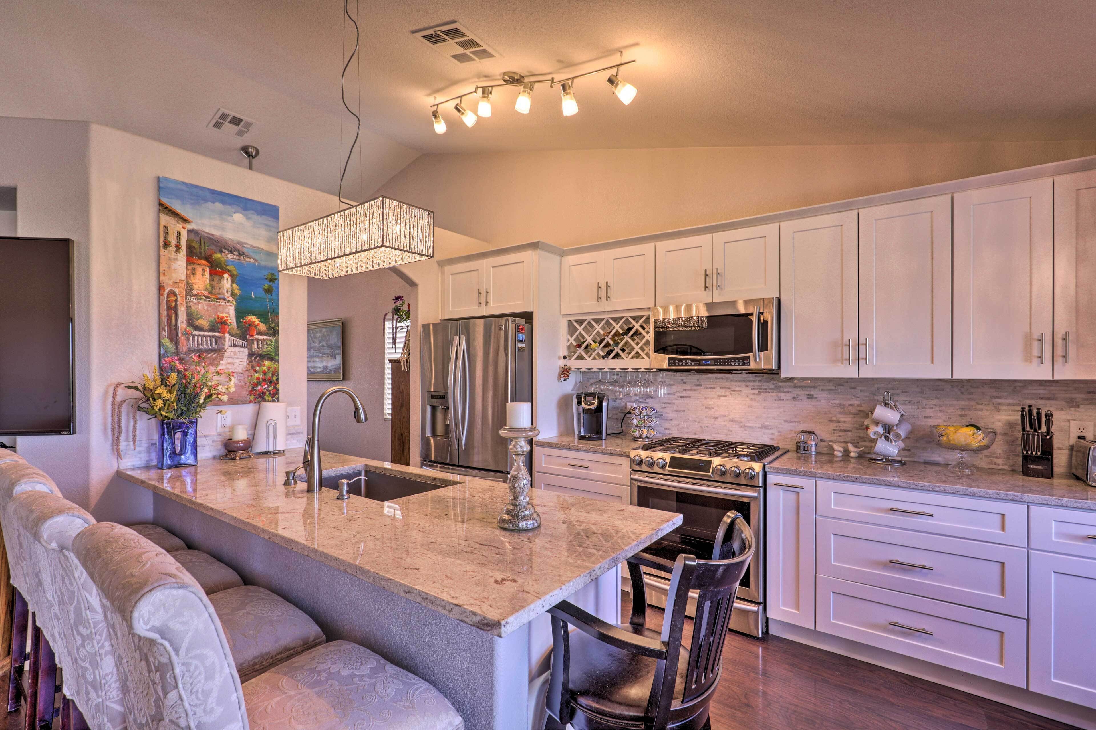 Réfrigérateur, micro-ondes, plaque de cuisson, lave-vaisselle