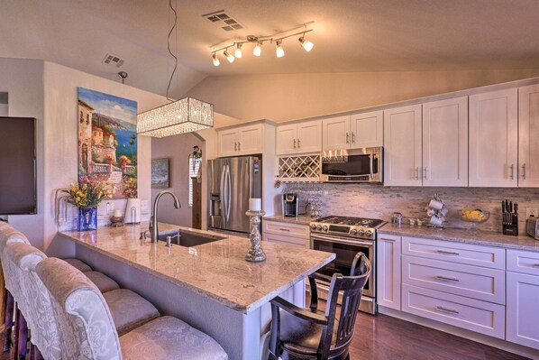 Fridge, microwave, stovetop, dishwasher