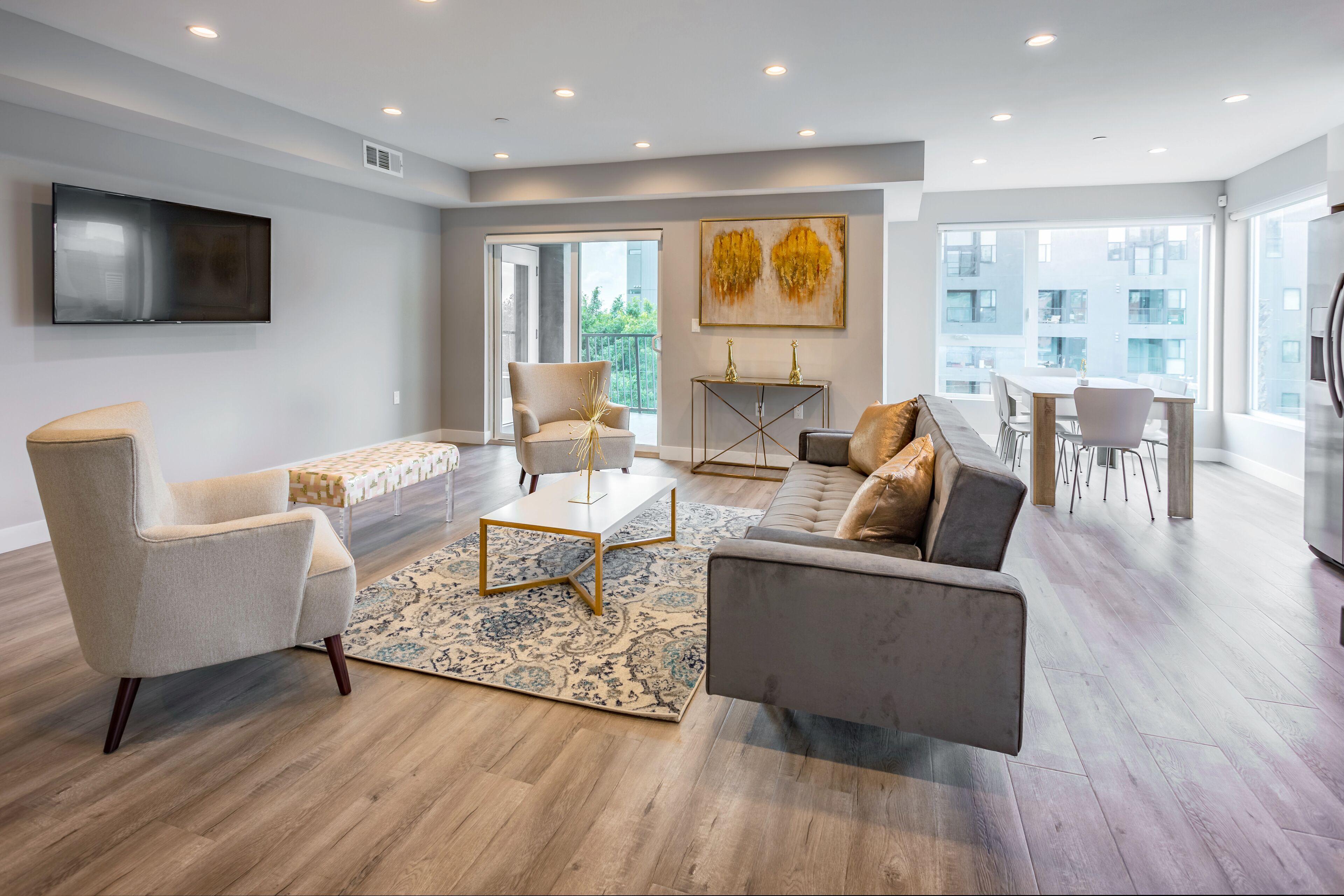 New High Floor Condo in Hollywood w/ 2 Bedrooms