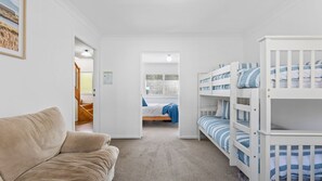 4 bedrooms, iron/ironing board, WiFi, bed sheets