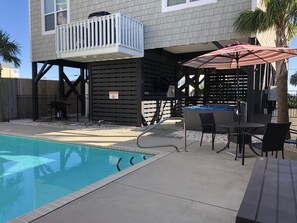 حمّام سباحة خارجي، حمّام سباحة مُدفَّأ